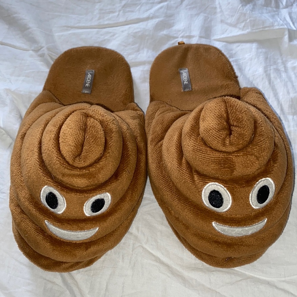 Poop emoji slippers💩